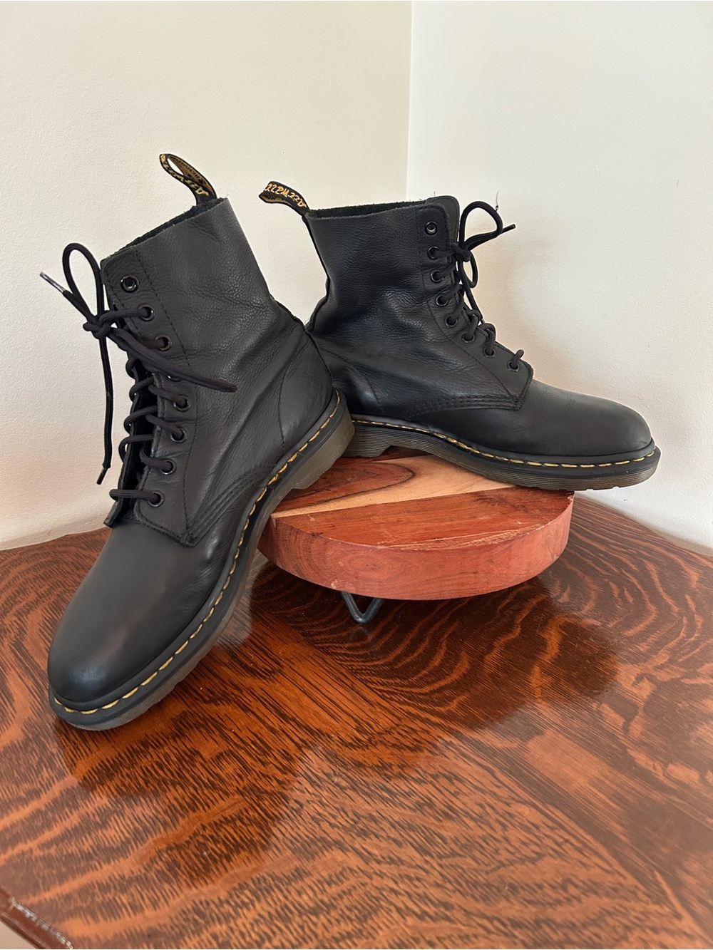 Dr. Martens 1460 Leather Lace Up Combat Boot Mens 10 Women’s 11